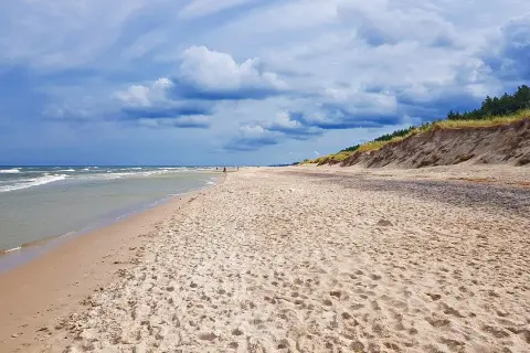 Łeba plaża wschodnia czy zachodnia – która jest lepsza dla Ciebie?