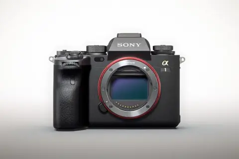 Sony Alfa 1, profesjonalny aparat z mocowaniem E, gotowy do uchwycenia każdej chwili.