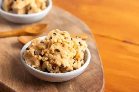 Jadalne cookie dough: Bezpieczne przepisy i gotowe rozwiązania