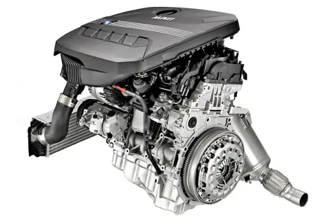 Silnik BMW n47d20c z turbosprężarką i elementami układu napędowego.
