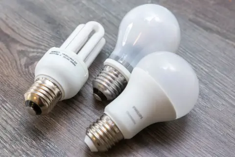 Żarówka LED 30 watt - oszczędność energii i długotrwałe oświetlenie