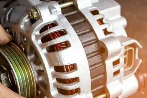 Alternator nie ładuje? Objawy, przyczyny i jak wzbudzić [70]
