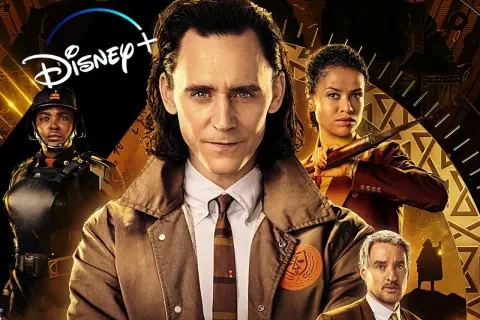 Die Hauptfiguren der Serie "Loki" von Disney+: Tom Hiddleston als Loki, Gugu Mbatha-Raw, Sophia Di Martino und Owen Wilson.