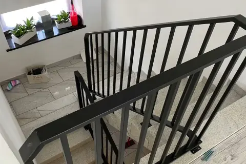 Prosta barierka na schody krok po kroku. Uniknij kosztownych błędów!