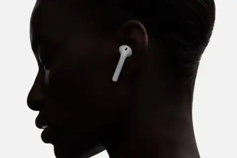 AirPods 2 czy warto? Odkryj ich zalety i wady przed zakupem