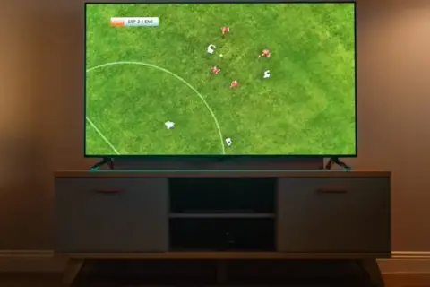 Jaki telewizor 85 cali kupić? Opinie i porady z forum użytkowników