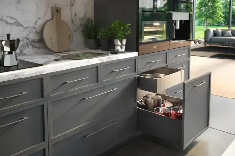 Szuflady w kuchni DIY: Przerób szafki i zyskaj idealny porządek!