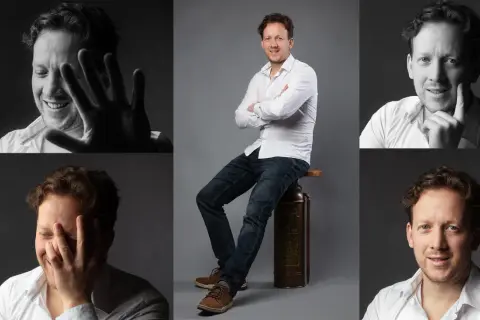 Collage de portraits d'un homme souriant en chemise blanche. Une photo corporate qui capture sa personnalité.