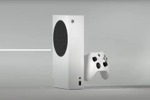 Biała konsola Xbox Series S z kontrolerem. Poznaj jej możliwości i xbox series s specyfikacja.