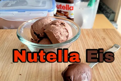 Schokoladiges Nutella Eis, perfekt zum Eis selber machen. Ein Löffel voller Genuss, bereit zum Vernaschen.