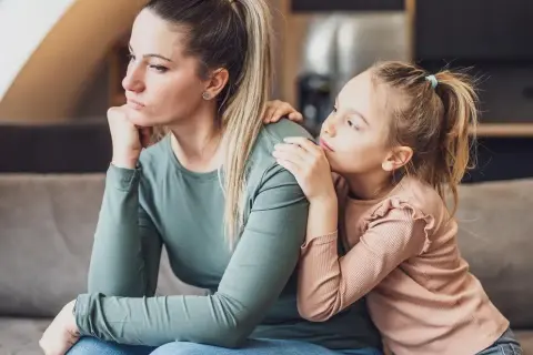 Co powinno niepokoić w rozwoju dziecka? Objawy, które alarmują rodziców