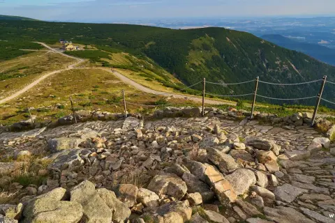 Śnieżka z Karpacza: Porównanie szlaków. Wybierz swój idealny!
