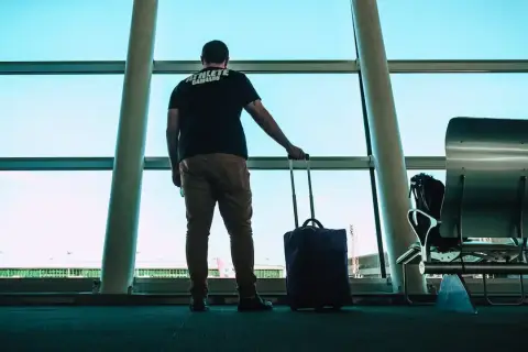 Co można zabrać do bagażu podręcznego Wizz Air – uniknij problemów na lotnisku