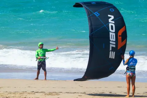 Kitesurfing: Ile kosztuje start? Pełny kosztorys i porady finansowe
