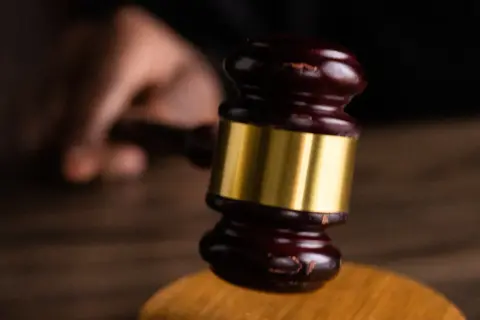 Etykieta sądowa: Jak zwracać się do sądu i uniknąć wpadki?
