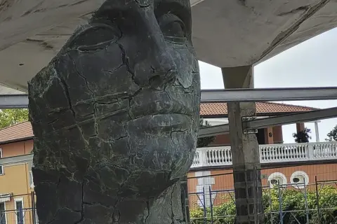 Pietrasanta i Igor Mitoraj: jak małe miasteczko zmieniło sztukę