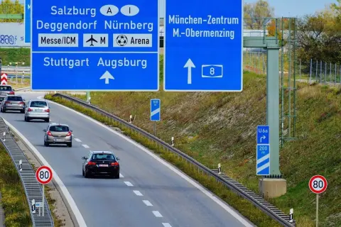 Ile można jechać na autostradzie w Niemczech? Zaskakujące ograniczenia prędkości!