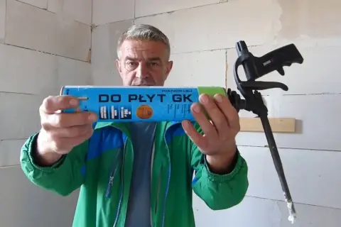 Czym skleić gips? Odkryj najlepsze kleje do naprawy gipsu