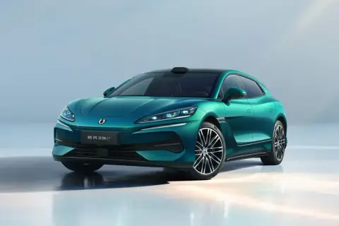 Nowy Denza Z9 GT w kolorze morskim. Sprawdź jego cenę i specyfikację.