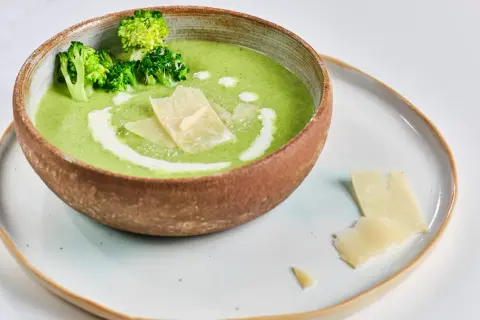 Receta de sopa de brócoli: el secreto para un verde intenso y cremoso