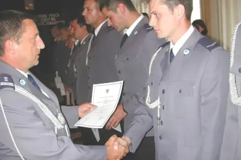 Praca w policji po studiach prawniczych - jak zdobyć wymarzoną posadę?