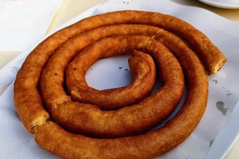 Churros en Granada: ¿Dónde probar los más auténticos y deliciosos?