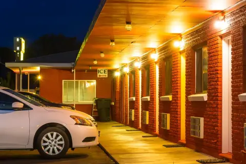 Czym się różni hotel od motelu? Odkryj kluczowe różnice i wybierz mądrze
