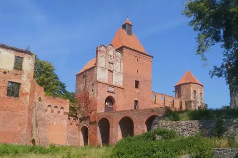 Jak zdobywano zamki w średniowieczu: tajemnice oblężeń i strategii