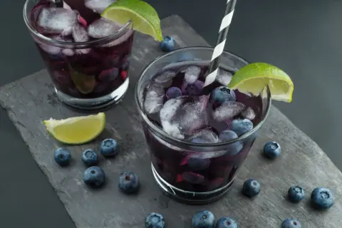 Pyszne drinki z borówkami, które orzeźwią każdy letni dzień