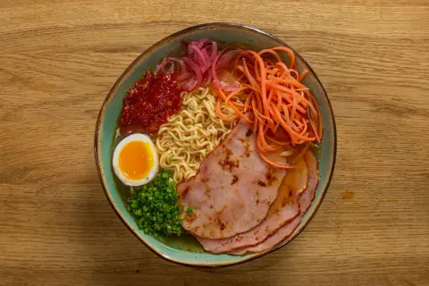 Jak zrobić ramen z zupki chińskiej - szybki przepis na smaczny posiłek