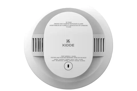 Détecteur Kidde 10 ans, fumée et monoxyde de carbone. Un bip toutes les 30 secondes indique un défaut. Vert = OK, Ambre = défaut, Rouge = alarme.