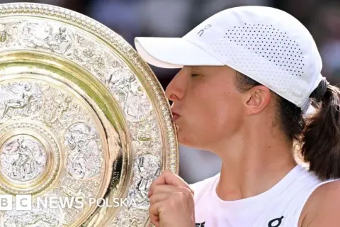 Kto wygrał Wimbledon 2025? Iga Świątek i Sinner triumfują!