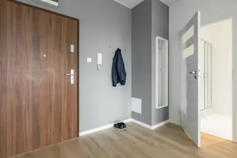 Jaki szary kolor do przedpokoju? Najlepsze odcienie i porady