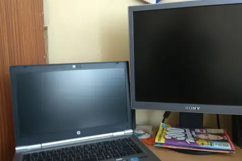 Czy można podłączyć monitor do laptopa? Oto co musisz wiedzieć