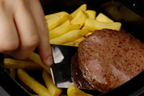 Hamburger Friggitrice ad Aria: La Ricetta Facile di Benedetta Rossi