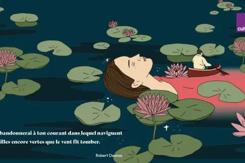 Une femme flotte sur l'eau parmi des nénuphars, un homme en barque à proximité.