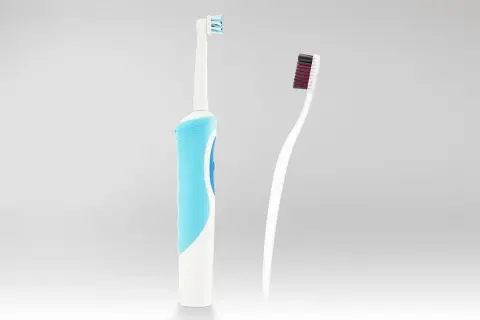 Szczoteczka soniczna: hit czy kit? Czy warto w nią inwestować?