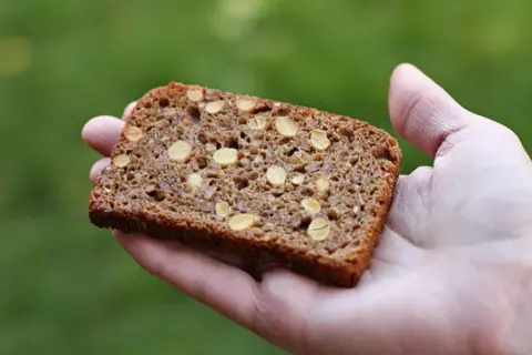 Ile gram ma kromka chleba? Zaskakujące różnice w wadze!