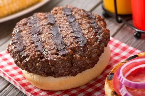 Burger barbecue parfait : mes secrets pour un goût fumé et juteux