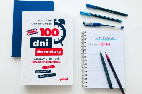 Książka "100 dni do matury" z języka angielskiego, notatnik z listą zadań i długopisy. Czas na naukę!