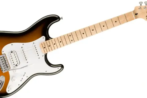 Klasyczna gitara elektryczna Squier Stratocaster w kolorze sunburst. Idealna do nauki gry online.