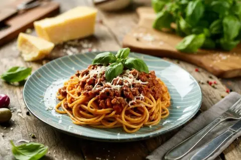Prosty przepis na spaghetti z mięsem mielonym, który zachwyci całą rodzinę