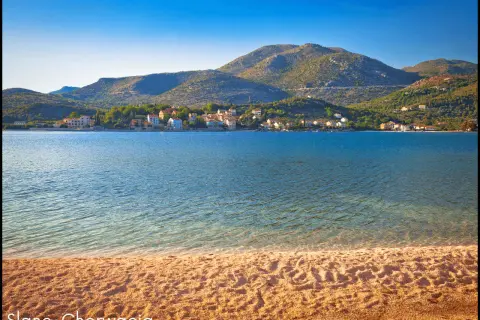 Słano, Chorwacja: idealne miejsce na tanie wczasy chorwacja z wyżywieniem. Spokojna zatoka, piaszczysta plaża i malownicze domki tworzą rajski krajobraz.
