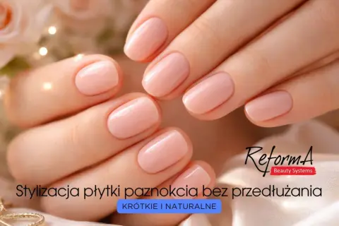 Delikatne, krótkie paznokcie żelowe w naturalnym odcieniu. Idealna stylizacja bez przedłużania.
