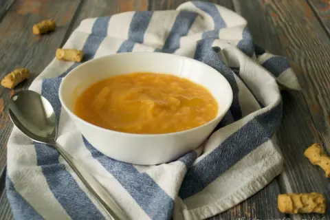 Vellutata di patate Bimby: la ricetta cremosa che ti svolta la cena