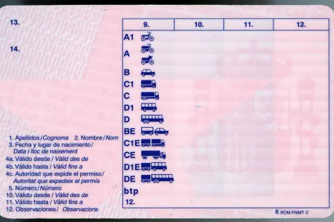Carnet A1, A y AM son los que te puedes sacar con 16 años.