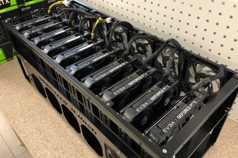 Rząd kart graficznych EVGA GeForce RTX w koparce. Zastanawiasz się, ile można zarobić na własnej koparce?