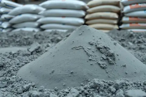 Ile cementu na m3 betonu B15? Proporcje i kluczowe informacje