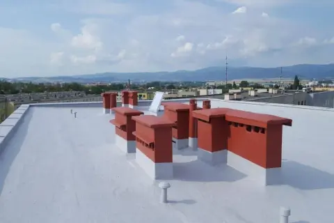 Ile kosztuje remont dachu 200m2? Poznaj ukryte wydatki i oszczędności