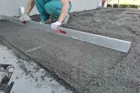 Wylewka betonowa pod taras: Zrób to sam i uniknij kosztownych błędów